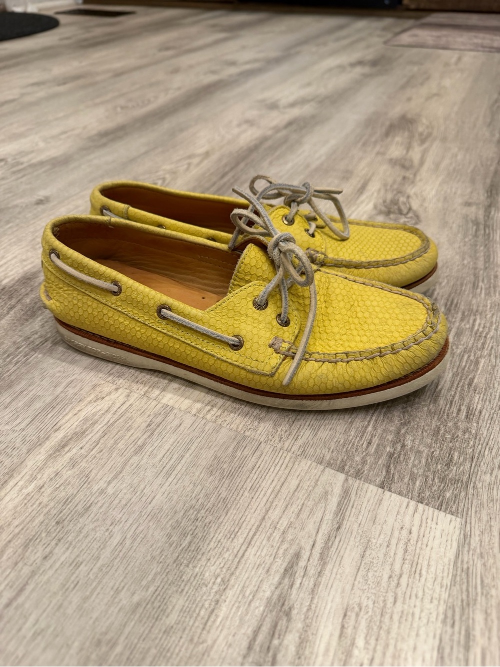 Sperry Gold Cup Women’s Size 8 Yellow Leather Boat Shoes Loafers